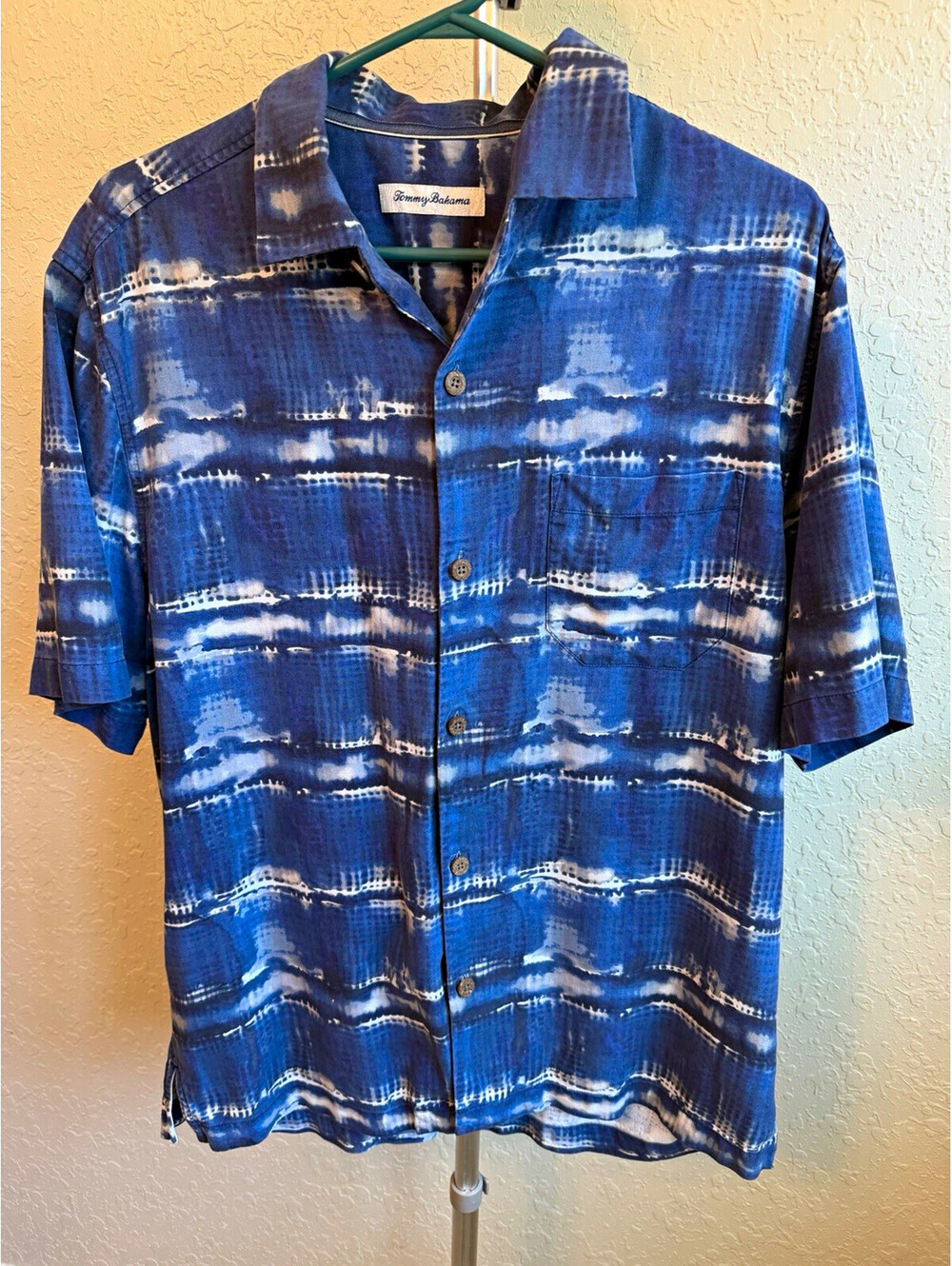 Tommy Bahama Button Up Shirt Men M Silk Blue White Tie-Dye Short Sleeve Pockets
